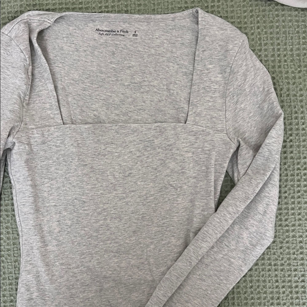 Abercrombie & Fitch Light Gray Square Neck Long Sleeve Top